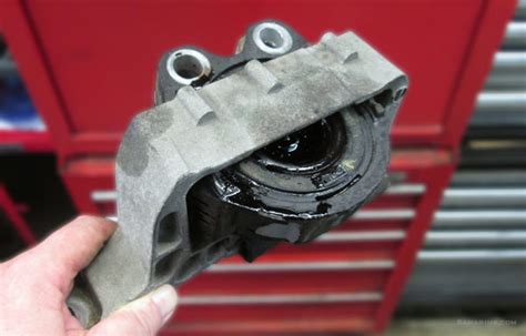 motor mount leaking oil|Engine Mount Symptoms: Identifying Issues and。